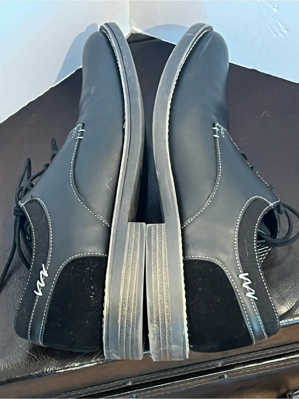 Men's Black Amy623 Dress Shoes with Contrast Stitching